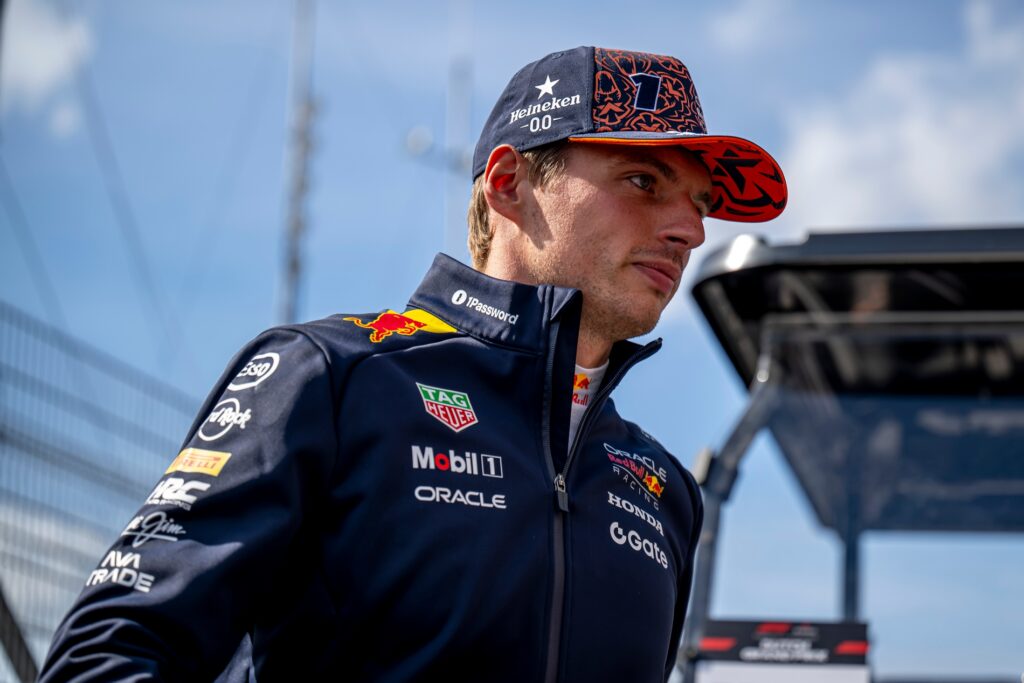 Max Verstappen Claims Sprint Pole Under the Lights at Marina Bay